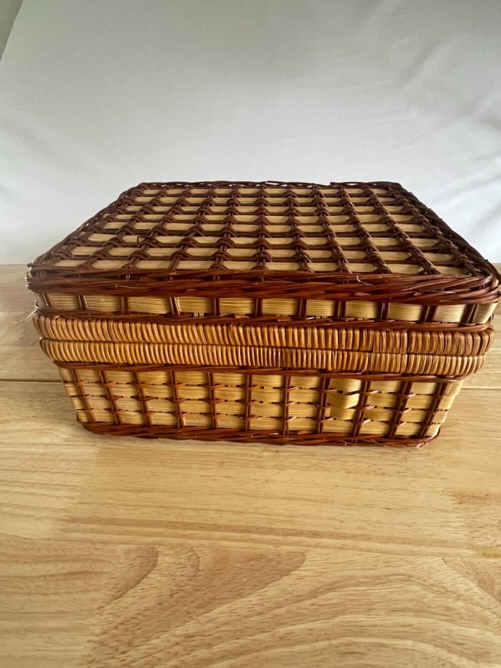 Elizabeth Arden Vintage Picnic Basket Set Wicker Red Gingham 4 Person - Picture 5 of 10